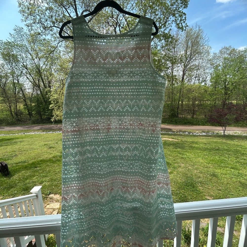 Mint Green Sleeveless Dress with White and Pink Patterns - Picture 2 of 6
